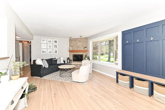 15860 Brookhill DRIVE, Brookfield, WI 53005