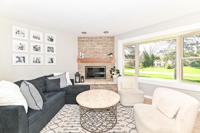 15860 Brookhill DRIVE, Brookfield, WI 53005