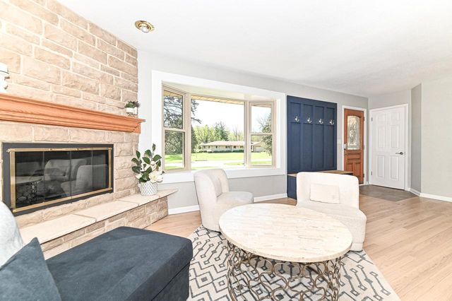 15860 Brookhill DRIVE, Brookfield, WI 53005