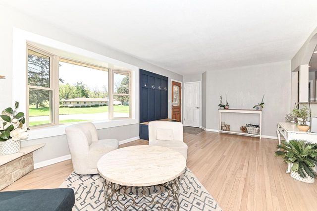 15860 Brookhill DRIVE, Brookfield, WI 53005