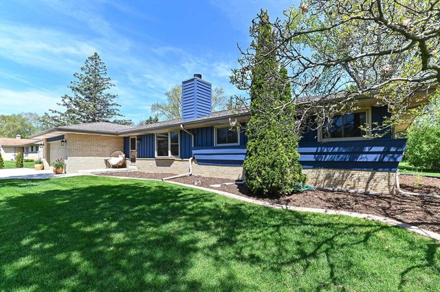 15860 Brookhill DRIVE, Brookfield, WI 53005