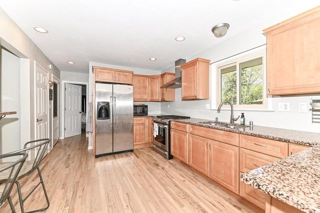 15860 Brookhill DRIVE, Brookfield, WI 53005