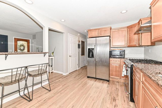 15860 Brookhill DRIVE, Brookfield, WI 53005
