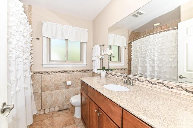 15860 Brookhill DRIVE, Brookfield, WI 53005