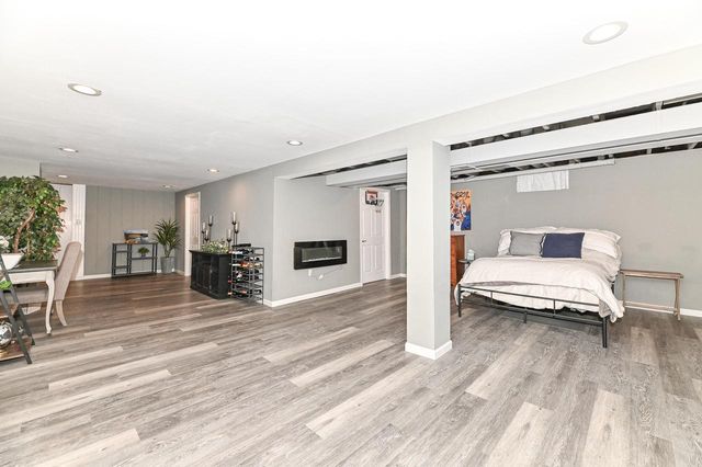 15860 Brookhill DRIVE, Brookfield, WI 53005