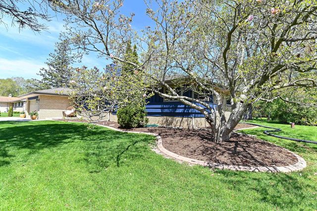 15860 Brookhill DRIVE, Brookfield, WI 53005