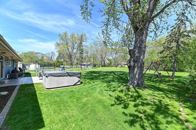 15860 Brookhill DRIVE, Brookfield, WI 53005