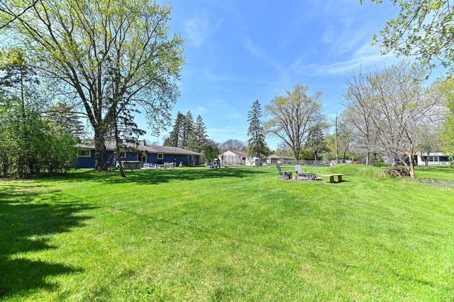15860 Brookhill DRIVE, Brookfield, WI 53005