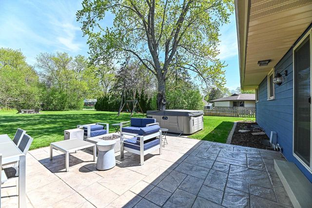 15860 Brookhill DRIVE, Brookfield, WI 53005