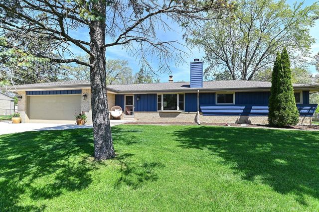 15860 Brookhill DRIVE, Brookfield, WI 53005