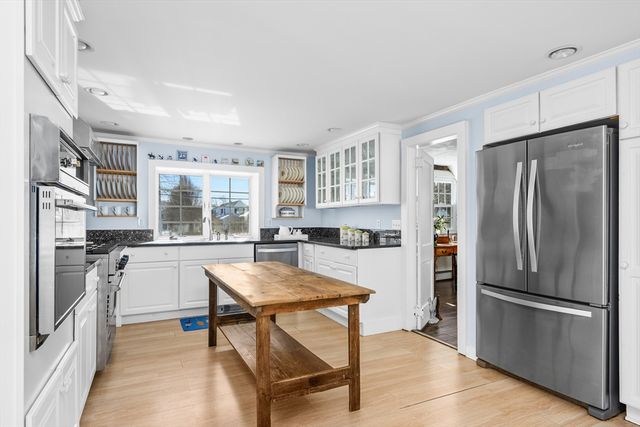 46 Washington Ave, Barnstable, MA 02647