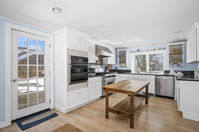 46 Washington Ave, Barnstable, MA 02647