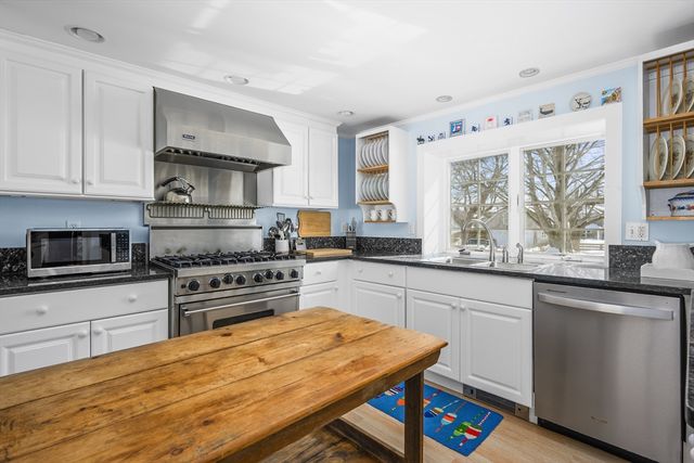 46 Washington Ave, Barnstable, MA 02647