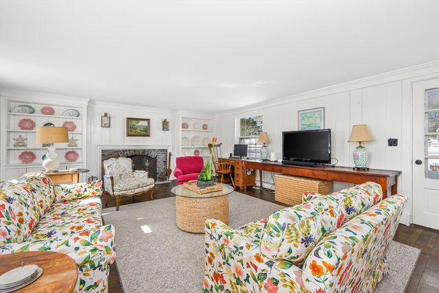 46 Washington Ave, Barnstable, MA 02647