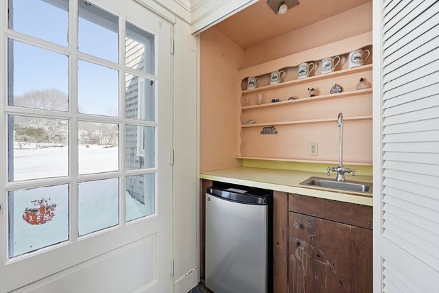 46 Washington Ave, Barnstable, MA 02647