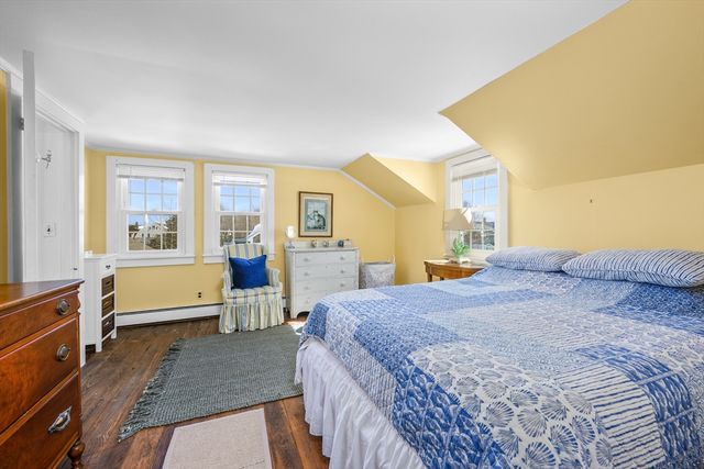 46 Washington Ave, Barnstable, MA 02647