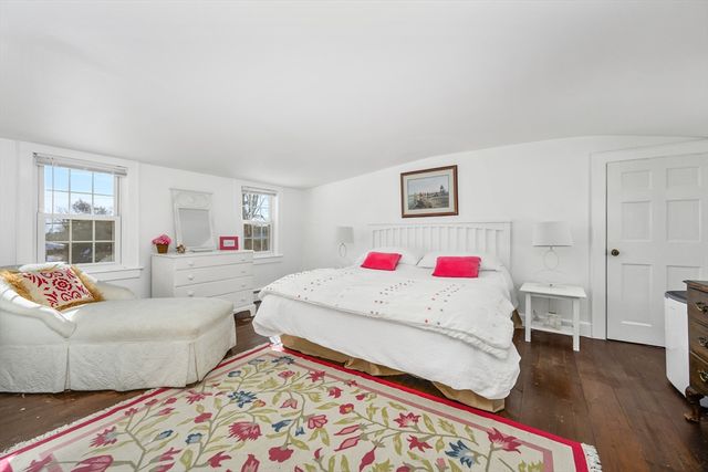 46 Washington Ave, Barnstable, MA 02647