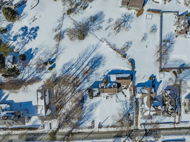 46 Washington Ave, Barnstable, MA 02647