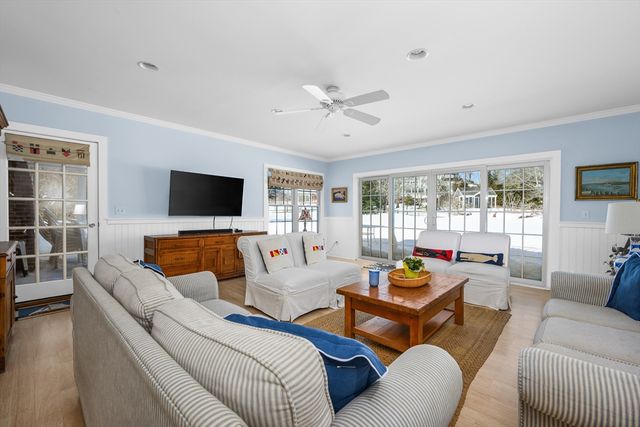 46 Washington Ave, Barnstable, MA 02647