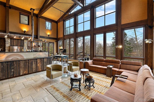 7357 LINDENMERE Drive, Bloomfield Charter Township, MI 48301