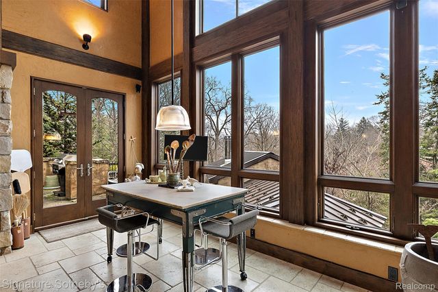 7357 LINDENMERE Drive, Bloomfield Charter Township, MI 48301