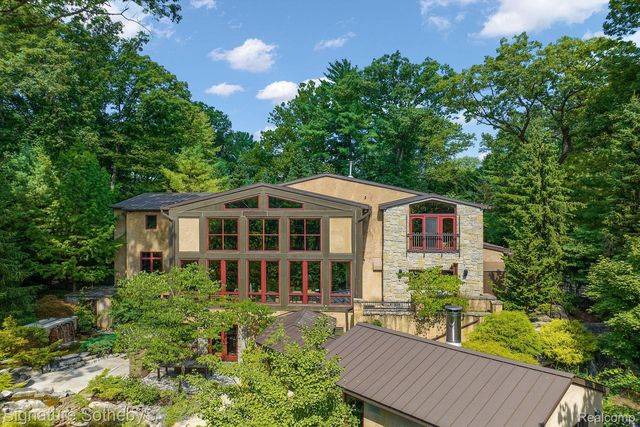 7357 LINDENMERE Drive, Bloomfield Charter Township, MI 48301