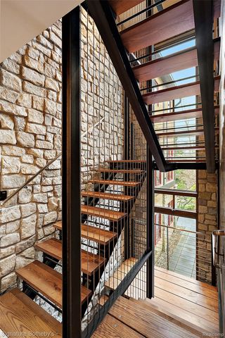 7357 LINDENMERE Drive, Bloomfield Charter Township, MI 48301