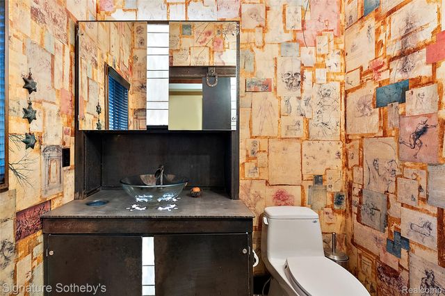 7357 LINDENMERE Drive, Bloomfield Charter Township, MI 48301