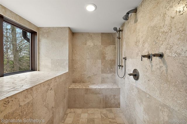 7357 LINDENMERE Drive, Bloomfield Charter Township, MI 48301