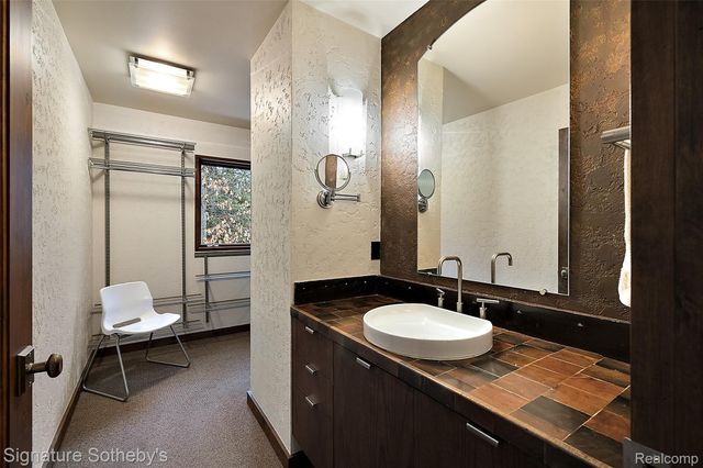 7357 LINDENMERE Drive, Bloomfield Charter Township, MI 48301