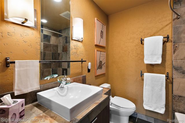 7357 LINDENMERE Drive, Bloomfield Charter Township, MI 48301