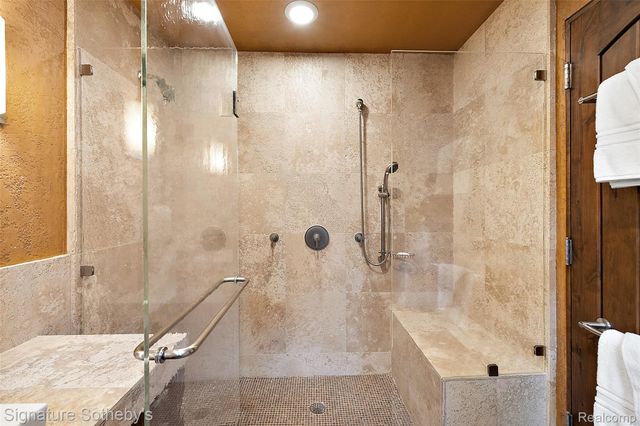 7357 LINDENMERE Drive, Bloomfield Charter Township, MI 48301