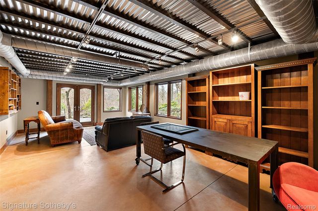 7357 LINDENMERE Drive, Bloomfield Charter Township, MI 48301