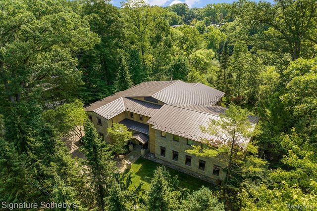 7357 LINDENMERE Drive, Bloomfield Charter Township, MI 48301