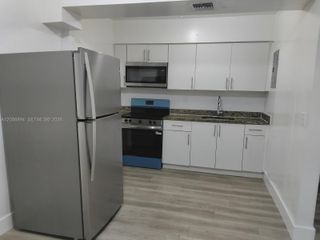 2025 NW 91 2025, Miami, FL 33147