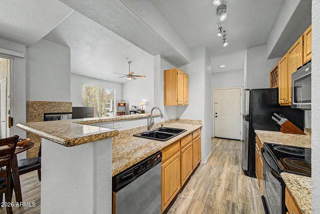 2929 W Yorkshire Drive 2124, Phoenix, AZ 85027