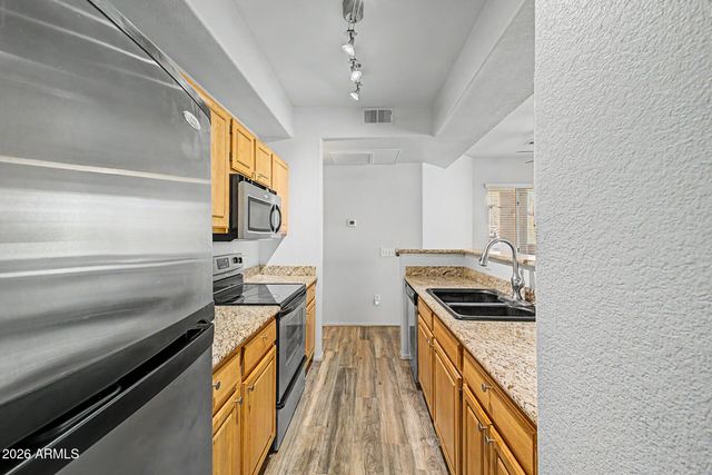 2929 W Yorkshire Drive 2124, Phoenix, AZ 85027