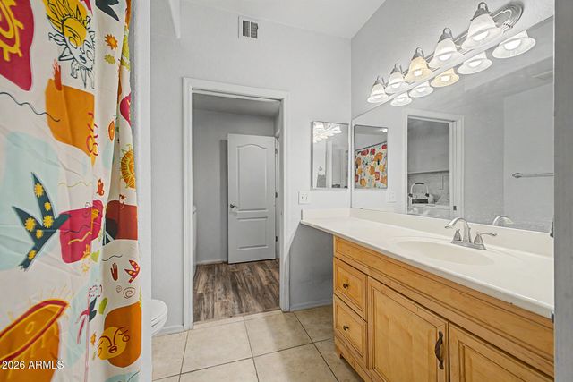 2929 W Yorkshire Drive 2124, Phoenix, AZ 85027