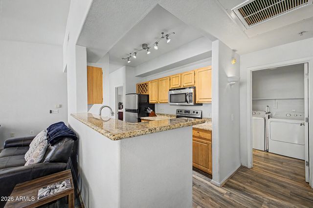 2929 W Yorkshire Drive 2124, Phoenix, AZ 85027