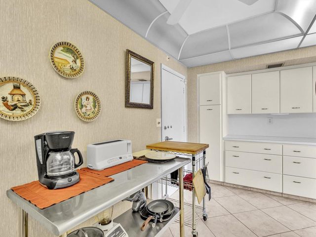 3300 NE 36th Street 721, Fort Lauderdale, FL 33308