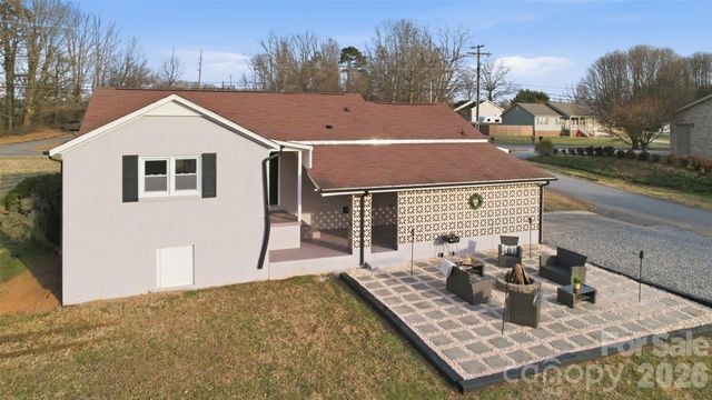 100 Boston Road, Taylorsville, NC 28681