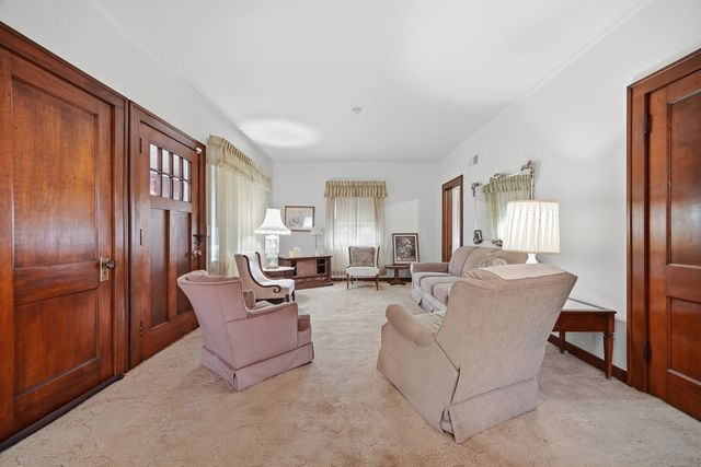 19580 Glenwood Road, Chicago Heights, IL 60411