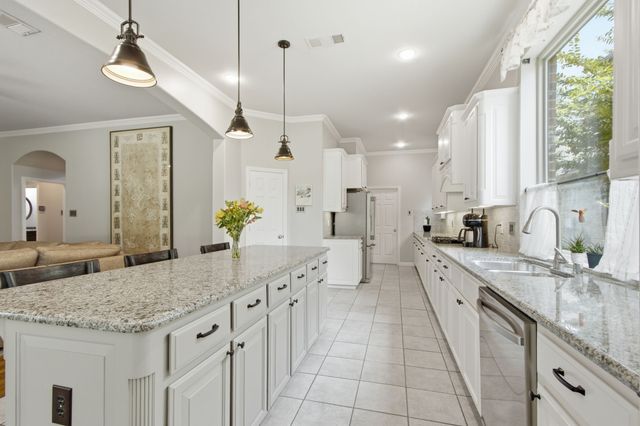 8504 Jefferson Way, Lantana, TX 76226