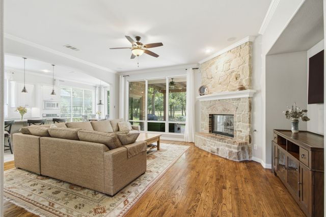 8504 Jefferson Way, Lantana, TX 76226