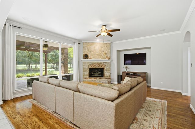 8504 Jefferson Way, Lantana, TX 76226