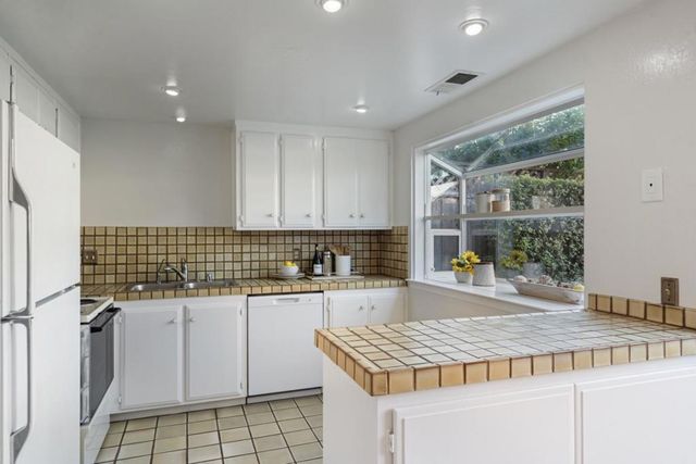 1023 Lark Lane, Foster City, CA 94404