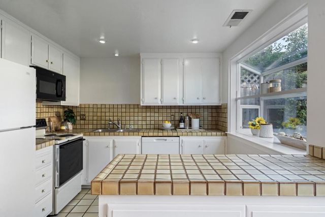 1023 Lark Lane, Foster City, CA 94404