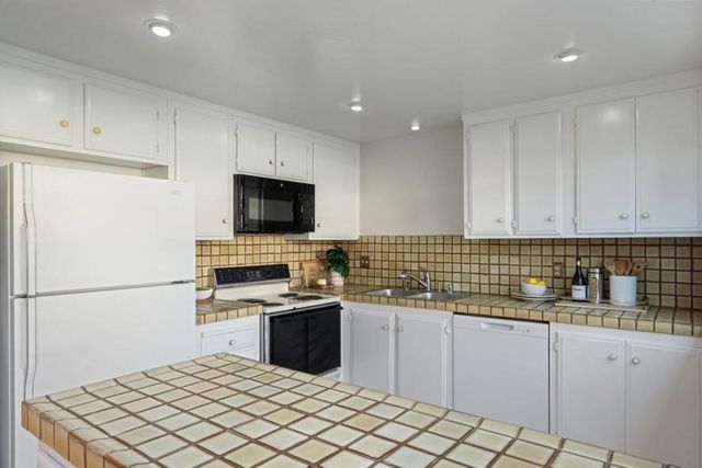 1023 Lark Lane, Foster City, CA 94404