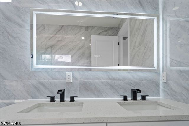 1113 Enrique ST E, Lehigh Acres, FL 33974