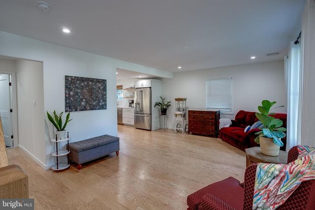 306 HIGH ST, Moorestown, NJ 08057